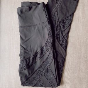 🍋Rare lululemon floral mesh leggings🍋